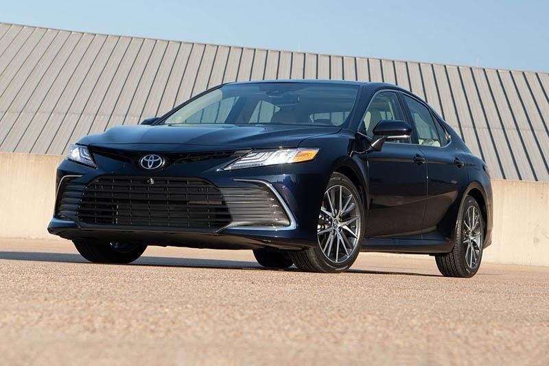 Toyota Camry 2021 màu than chì