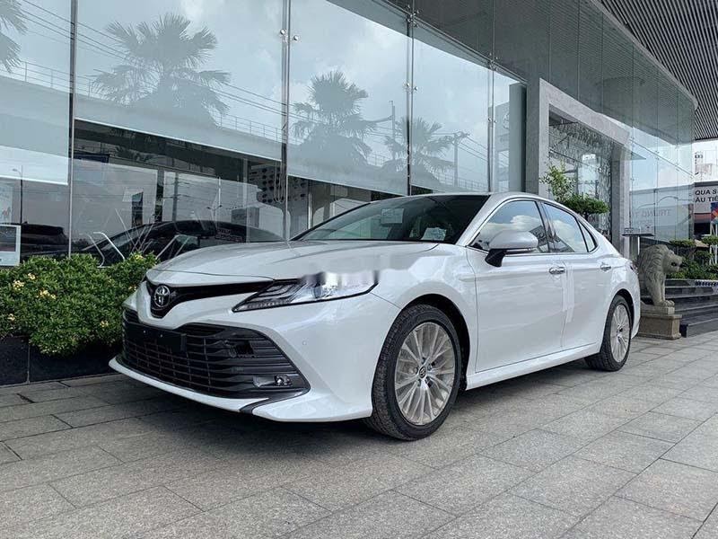 Toyota Camry 2021 màu trắng