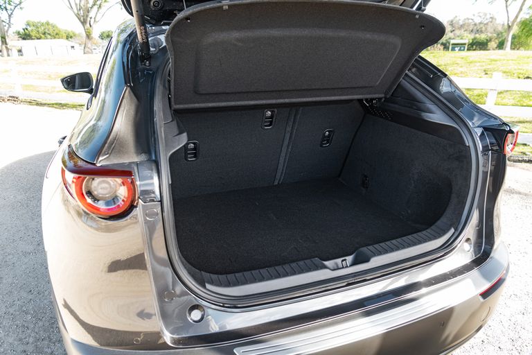 Đánh giá xe Mazda CX 30 năm 2021 về khoang hành lý